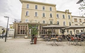 Kyriad Orange Centre Ville - Hotel Restaurant Bar - Galerie D'Art Des Princes - Provence Alpes Cote'Azur - France - Autoroute A7-A9 - Exit21- Chateauneuf-Du-Pape Avignon Bollene Nimes Valence - Terrasse - Repas - Petit Dejeuner